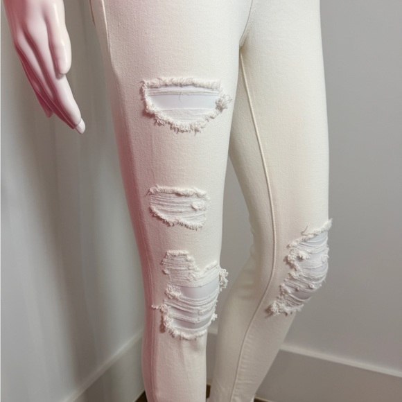 Flying Monkey White High Rise Distressed Button up Jeans - New Without tags - Picture 6 of 9